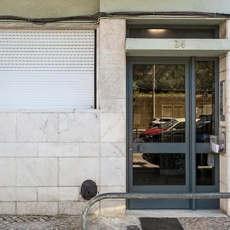 Daire Guestready - Striking Flat In Benfica *
