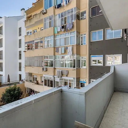 Guestready - Striking Flat In Benfica Διαμέρισμα